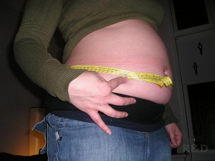 6-3-06 Mijn buik (1) 22 weken.JPG